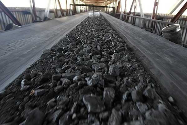 معوقات کارگران زغال‌سنگ نگین طبس پرداخت شد