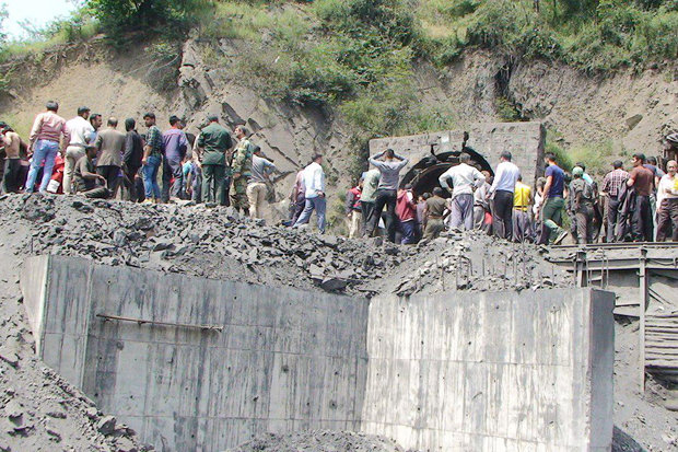 ۱۶ جسد معدنچیان به سردخانه‌های آزادشهر و گنبد منتقل شد
